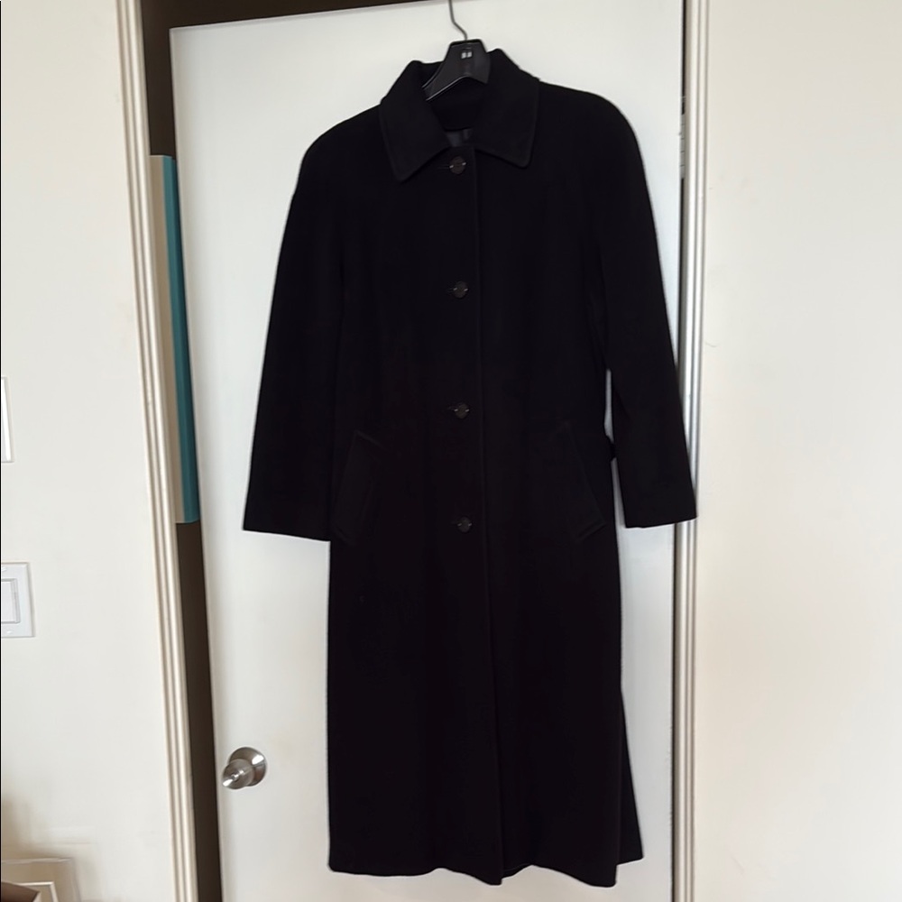 Elegant Neiman Marcus Black Cashmere Women's Maxi Coat